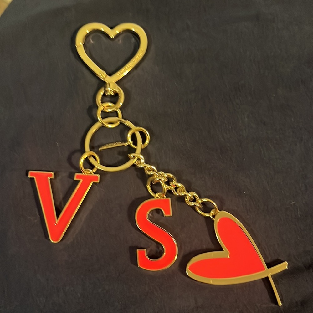 Victoria Secret - Picture 3 of 4